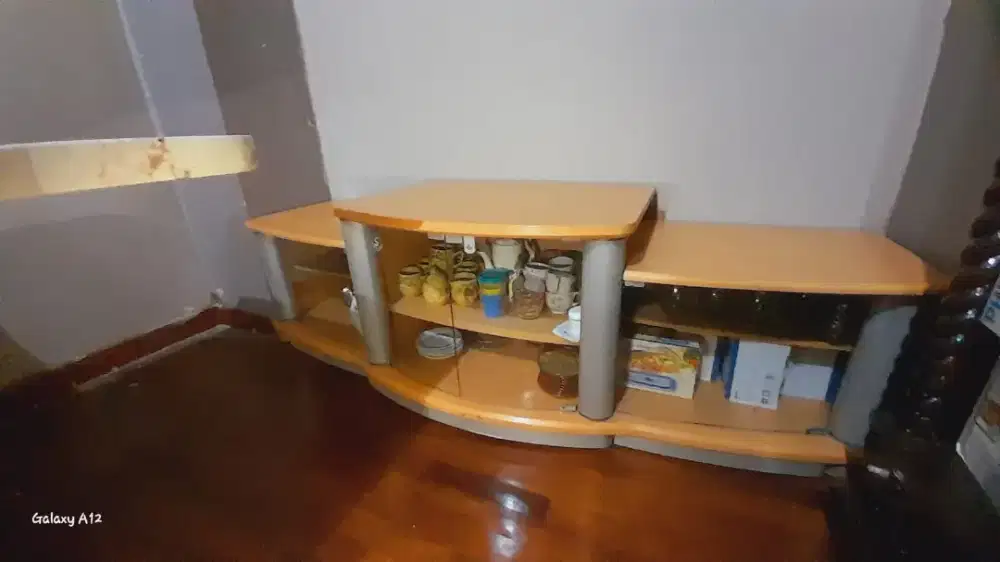 rak tv kayu kombinasi kaca