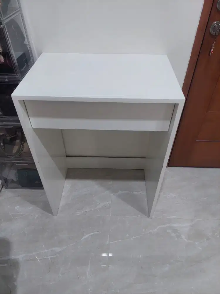 Meja Rias/ Meja belajar