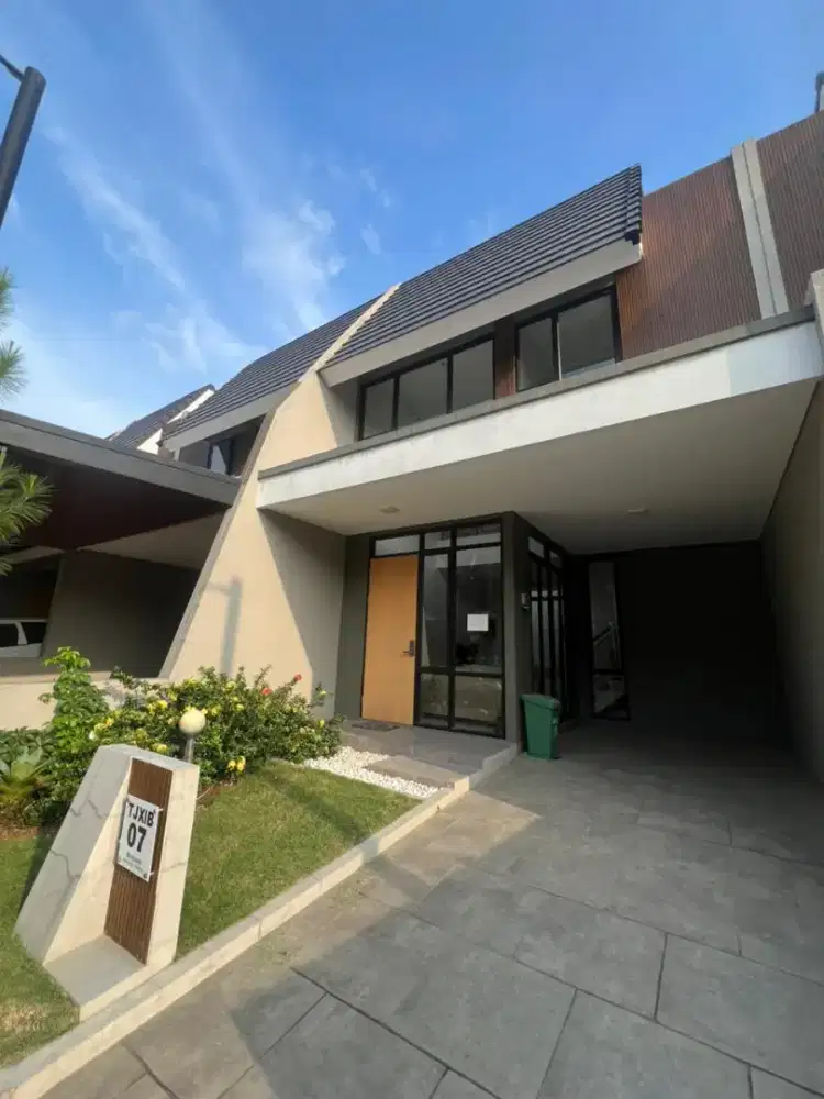 Disewa Rumah 2 Lantai + Mezzanine di Metland Transyogi - Siap Huni!