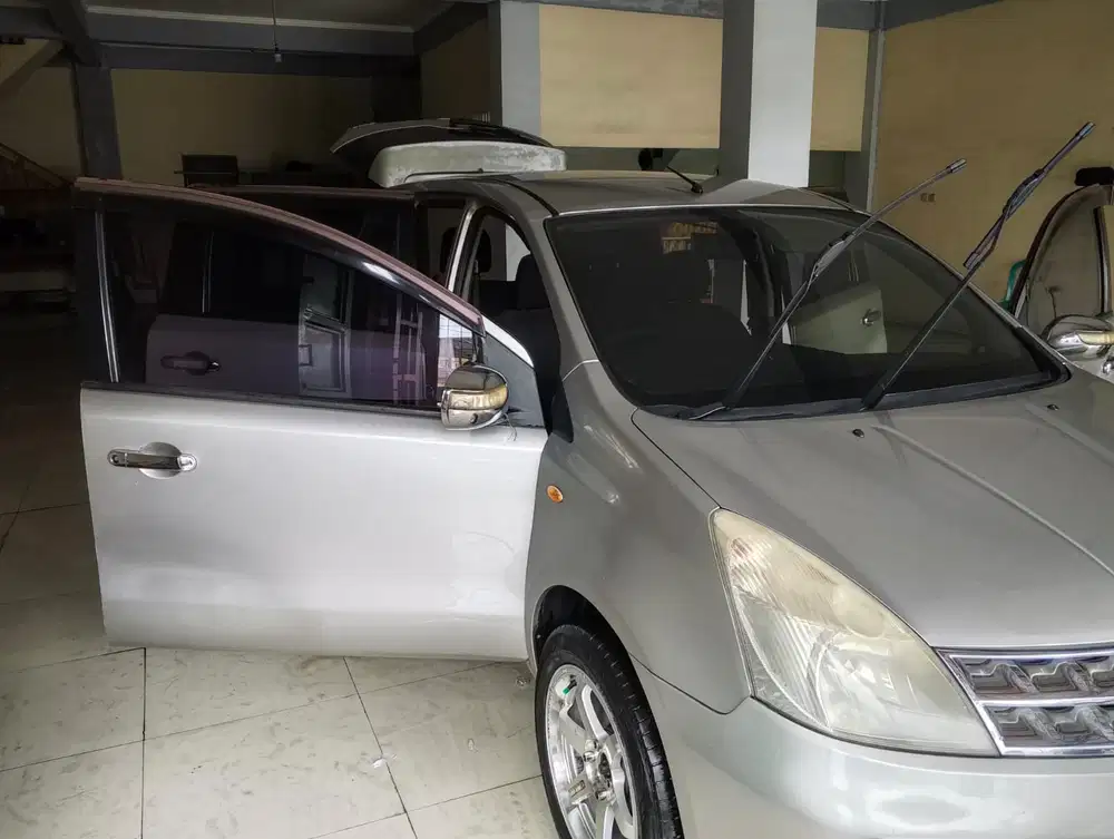 Nissan Grand livina 2012 Bensin