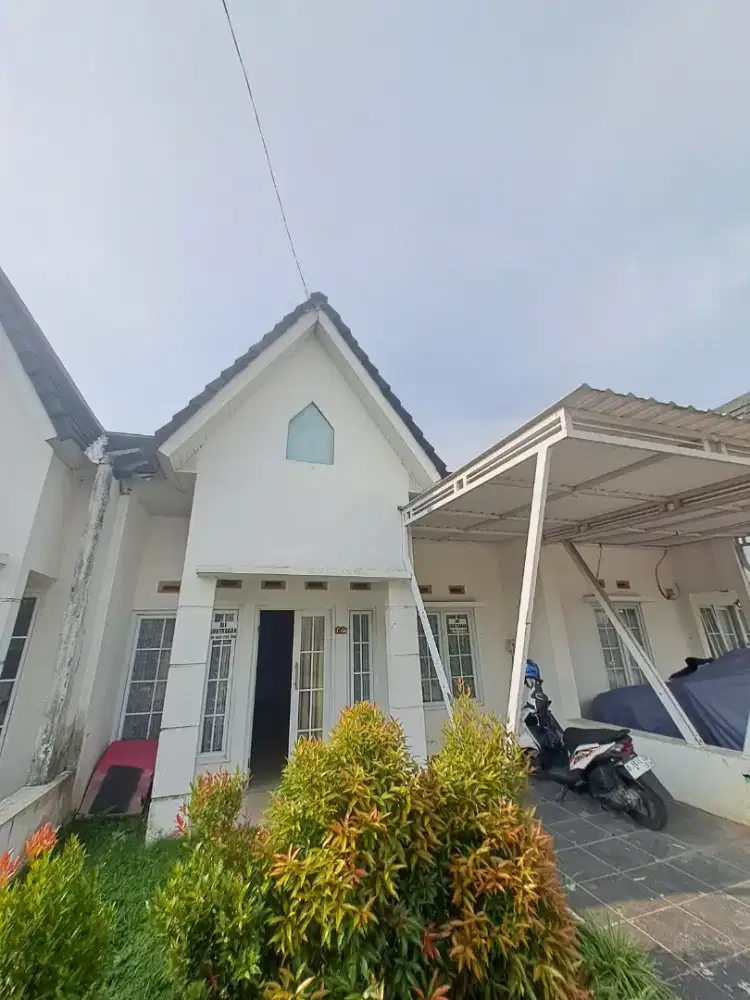 Di kontrakan 1 unit Rumah Green Apple