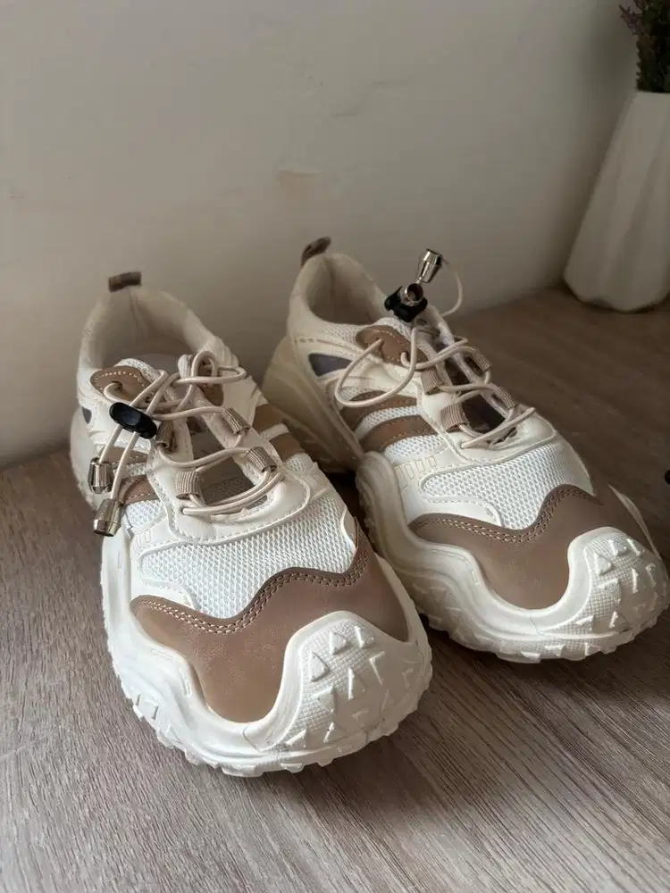 Sepatu Gunung Hiking Wanita