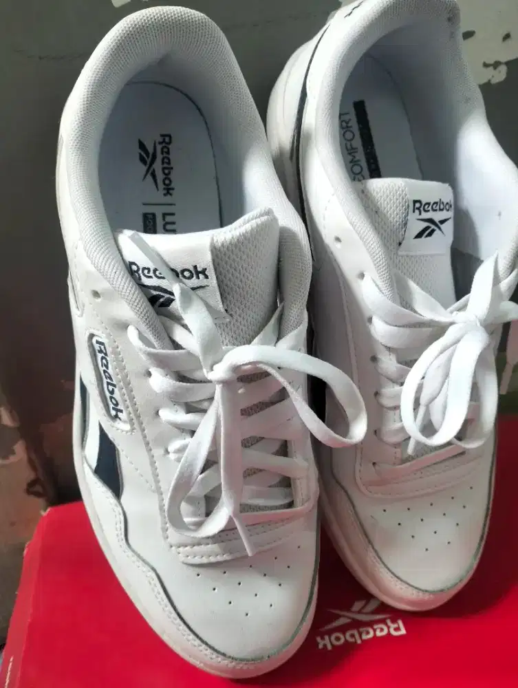SEPATU REEBOOK UK 41 INSOLE 26.5 PEMAKAIAN 2 KALI JUAL MURAH AJA
