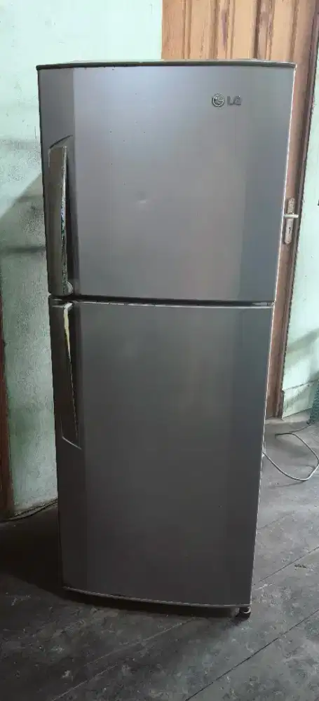 Kulkas 2 pintu merk LG 100% orisinil