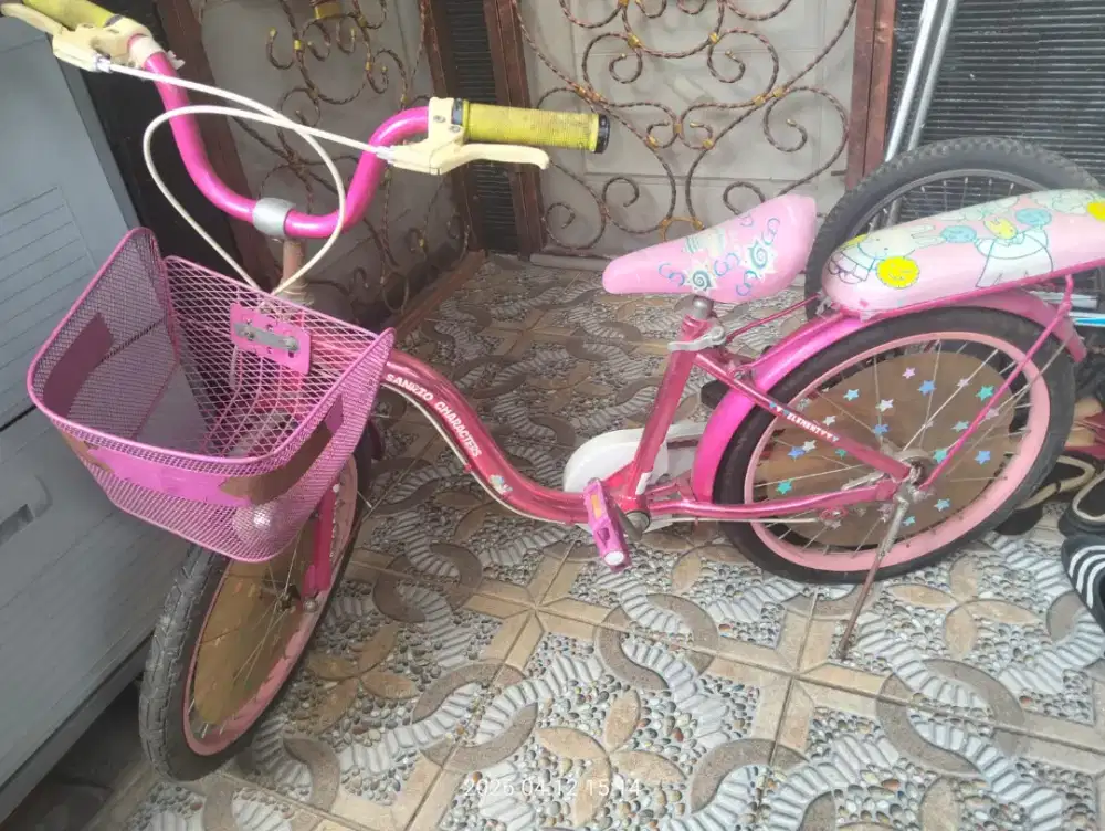 Sepeda Anak Perempuan Sanrio (Hello Kitty) Kondisi Bagus & Siap Pakai