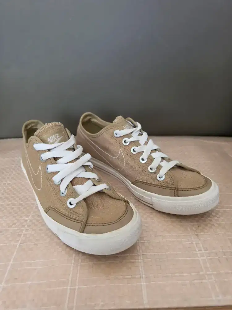 SEPATU SNEAKERS NIKE GO CANVAS KHAKI