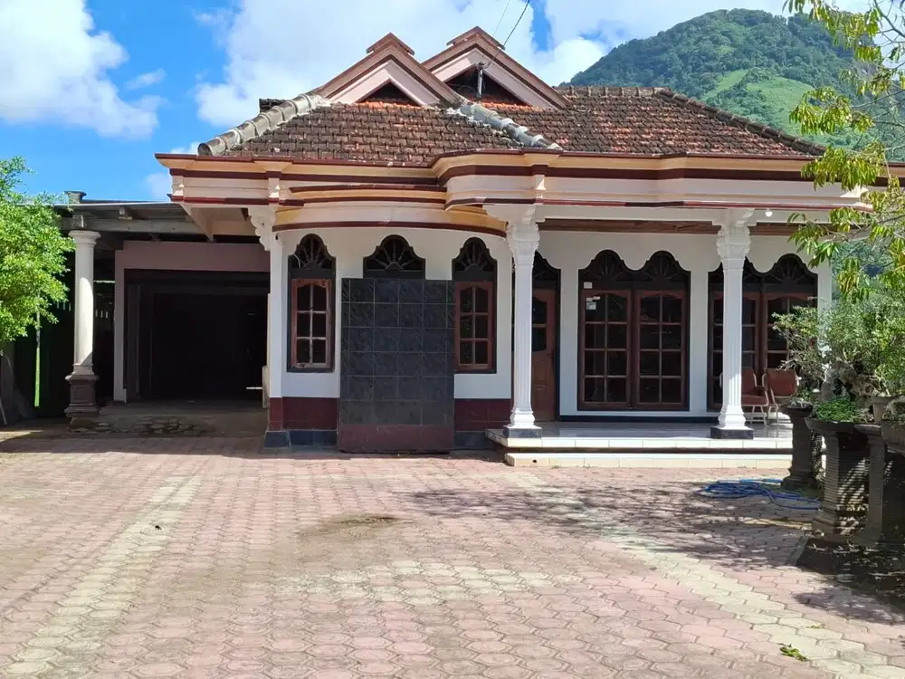 Dijual Rumah Murah dan Strategis cocok untuk tempat usaha maupun vila