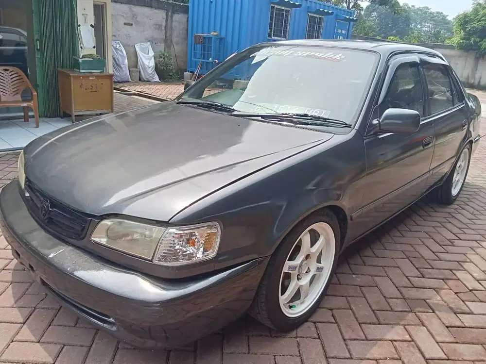 MOBIL TOYOTA SEDAN  COROLLA THN 2000 1.800 CC