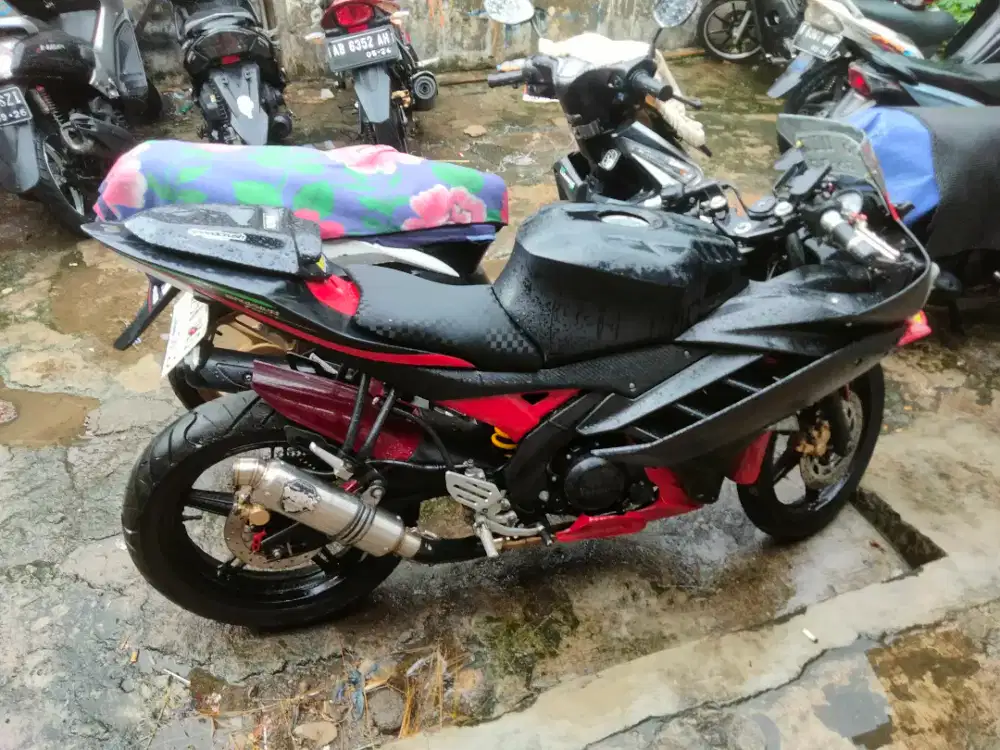 Di jual Yamaha R15 v2
