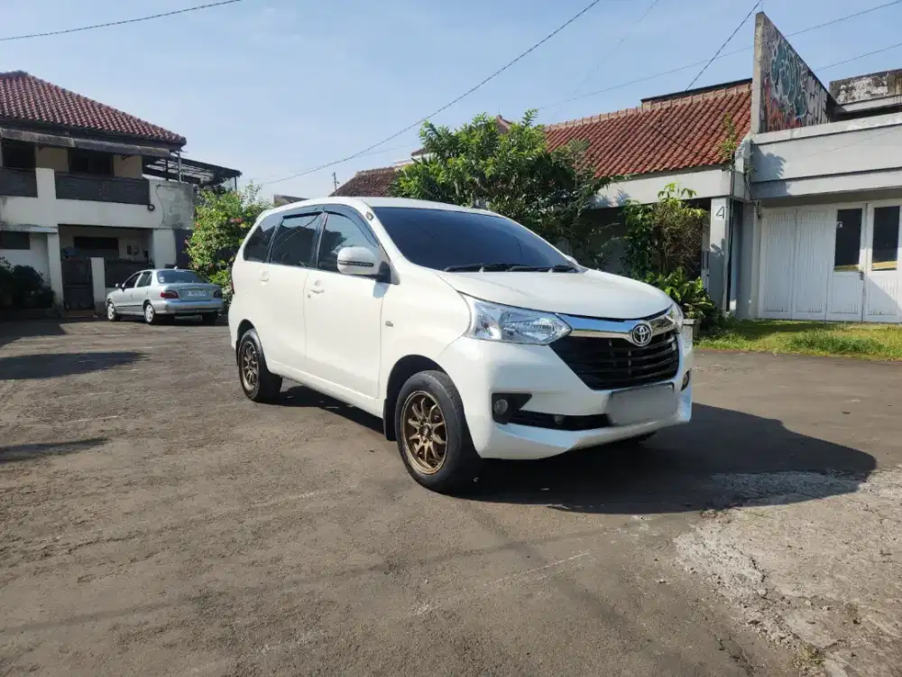 Toyota New Avanza 1.3 E Automatic Tahun 2015