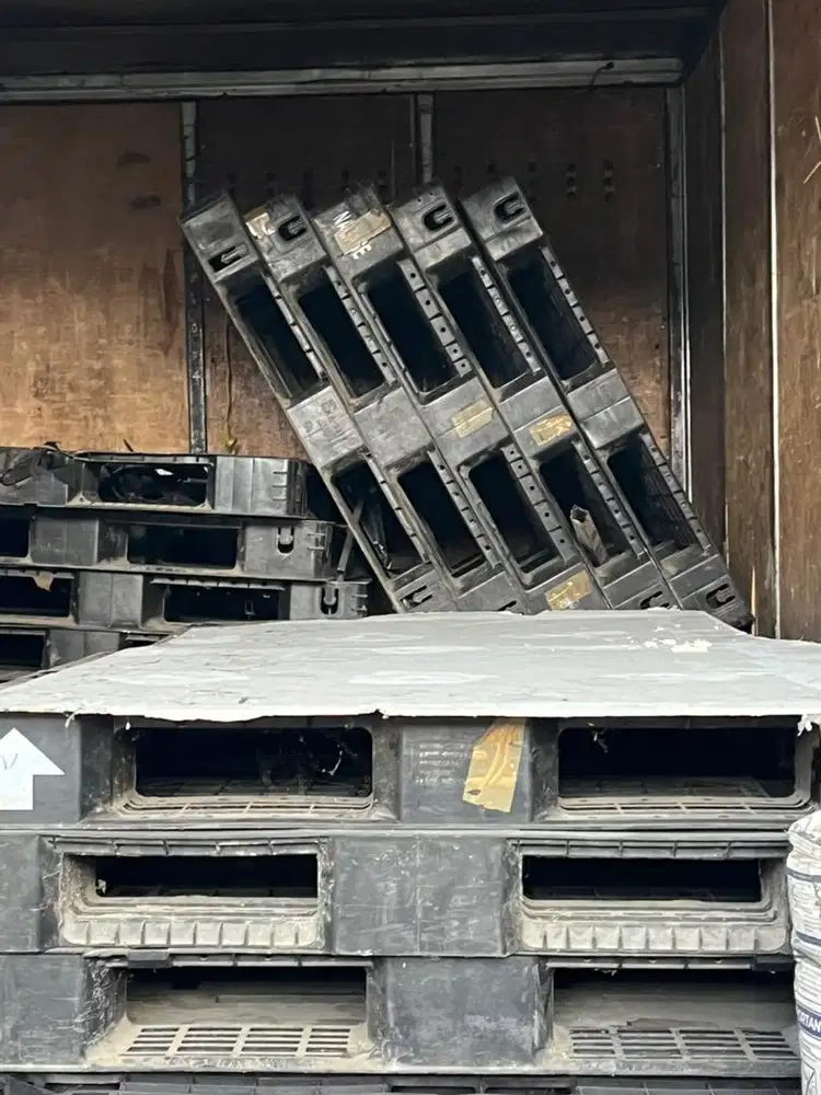 Pallet Plastic Bekas