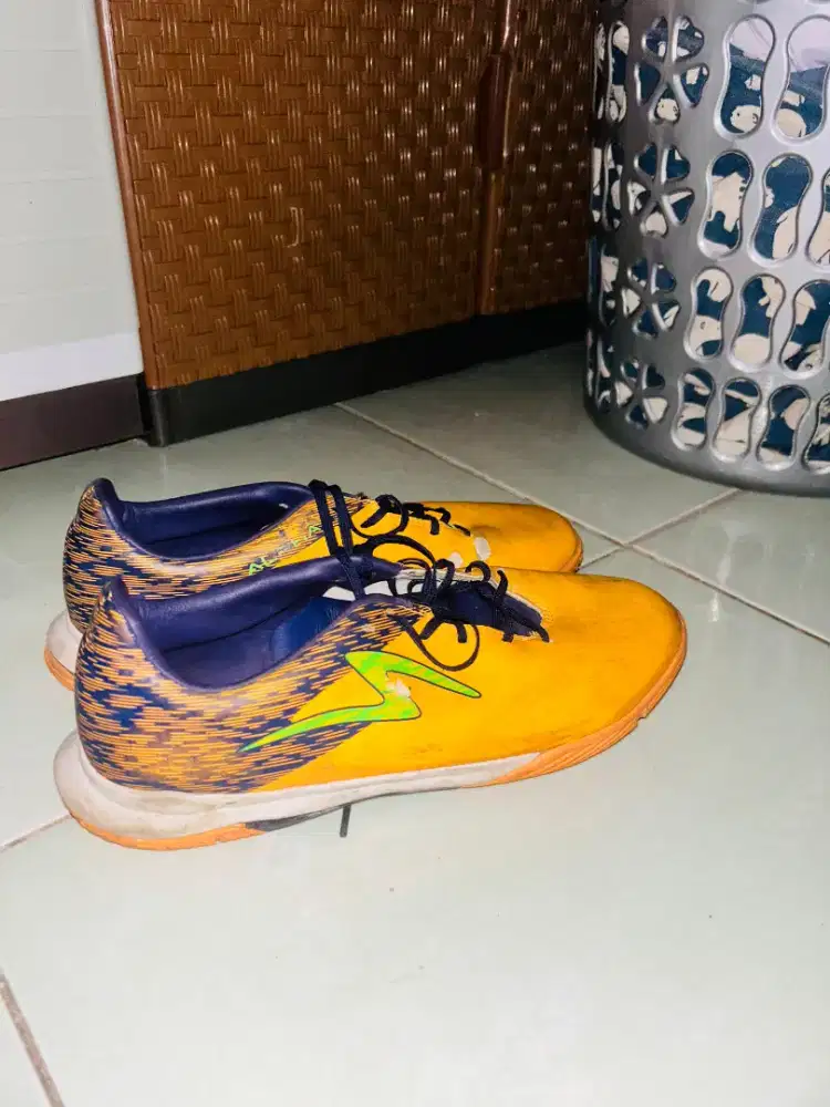 Sepatu futsal specs ukuran 41 harga 75 ribu