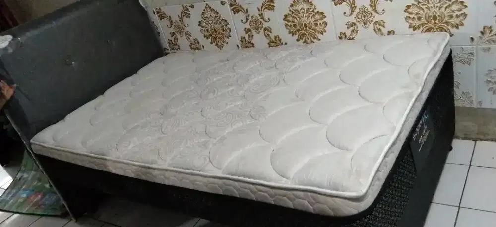 Dijual cepat Kasur spring bed merek Comforta