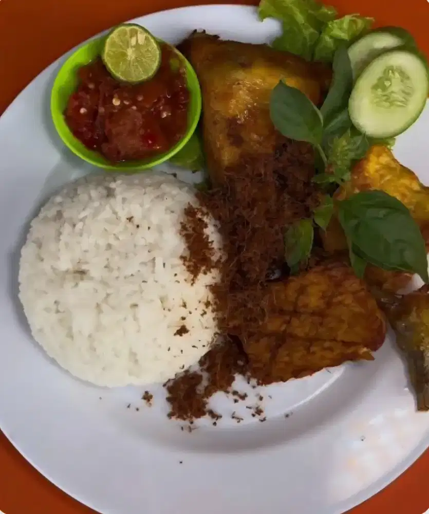 Dibutuhkan karyawan yang bisa goreng/masak