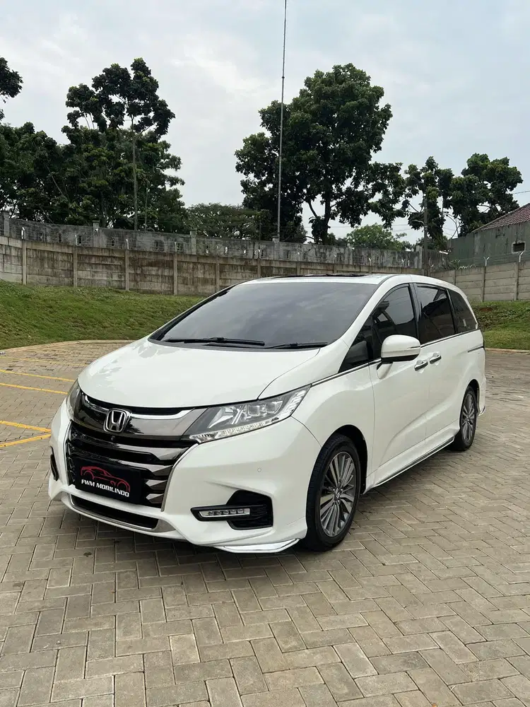 Honda odyssey 2.4 prestige AT 2018 putih