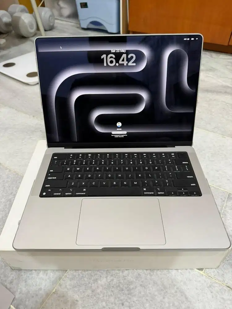 MACBOOK PRO M3 8/512GB GARANSI INDO PEMAKAIAN SINGKAT