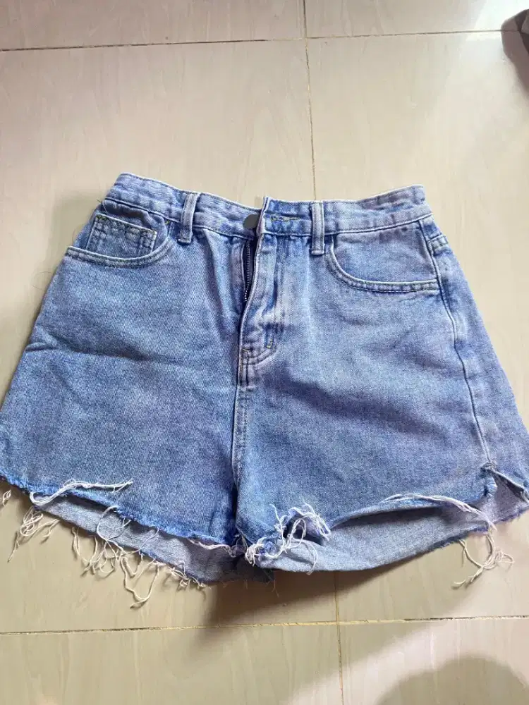 Preloved Celana Pendek
