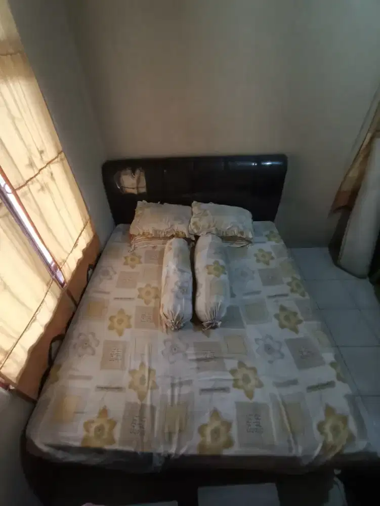 tempat tidur 6 kaki