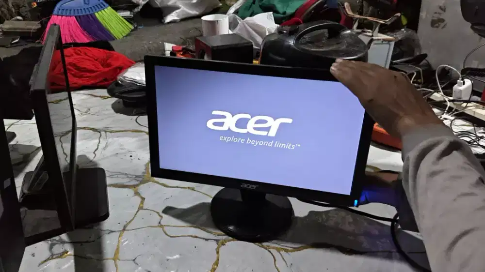 Monitor 16 inch no minus