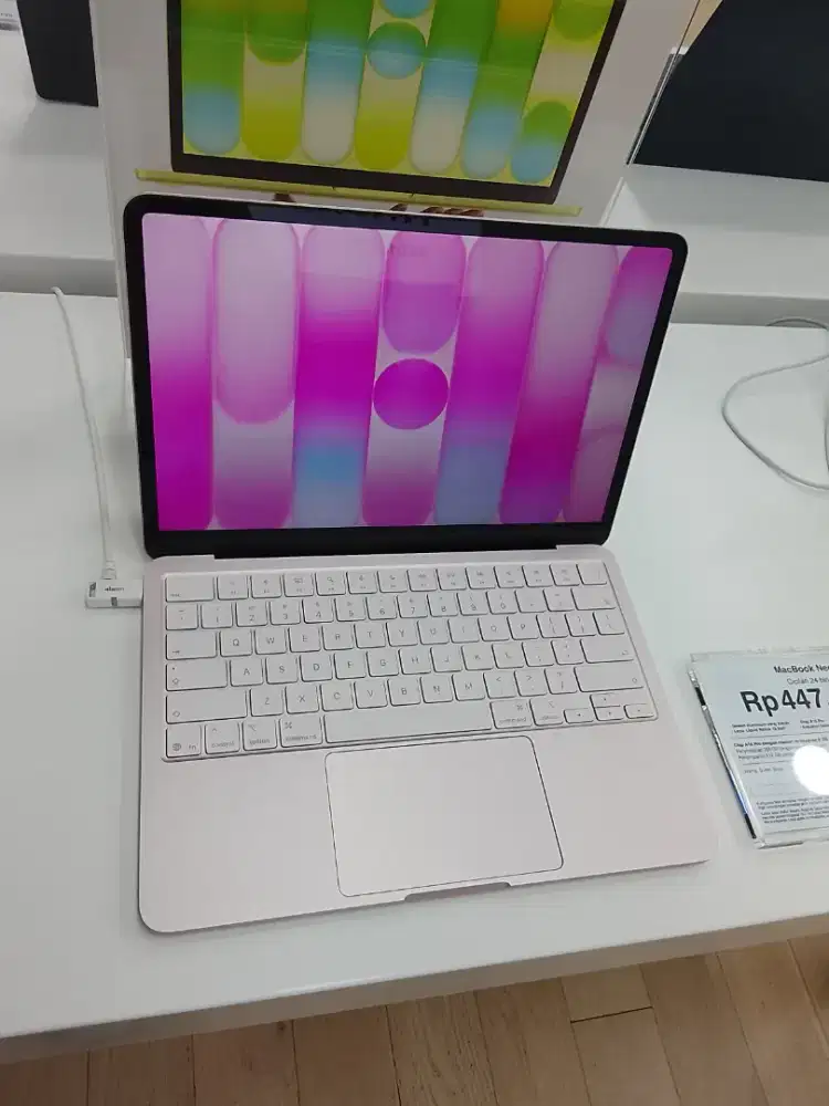Kredit MacBook neon pink