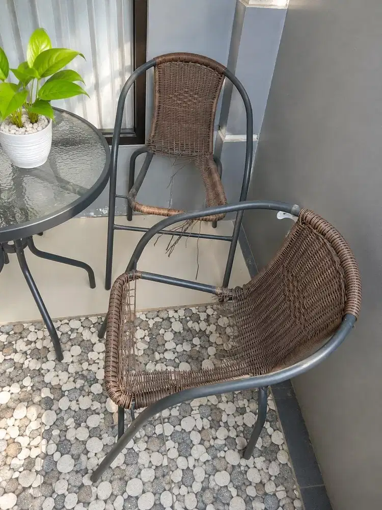Kursi rotan sintetis 2 kursi cuman butuh repair ulang aja