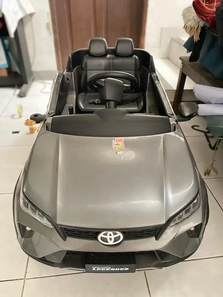 This is a PMB Toys Toyota Fortuner Legender ride-on car in grey