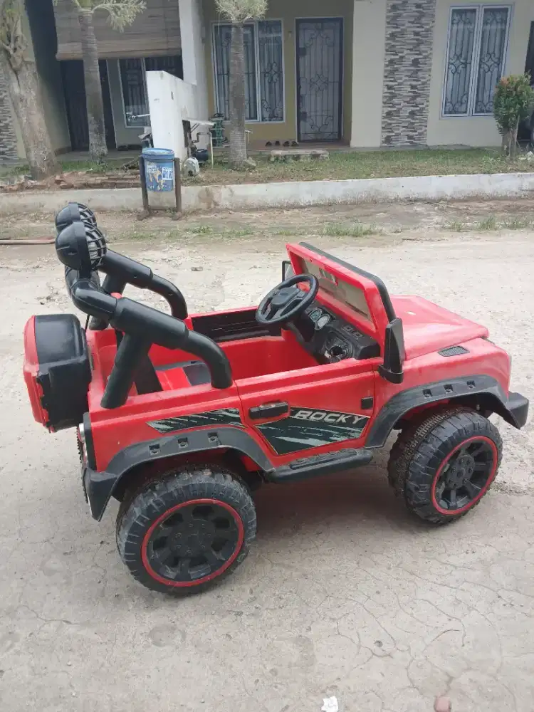 Mobil aki rocky