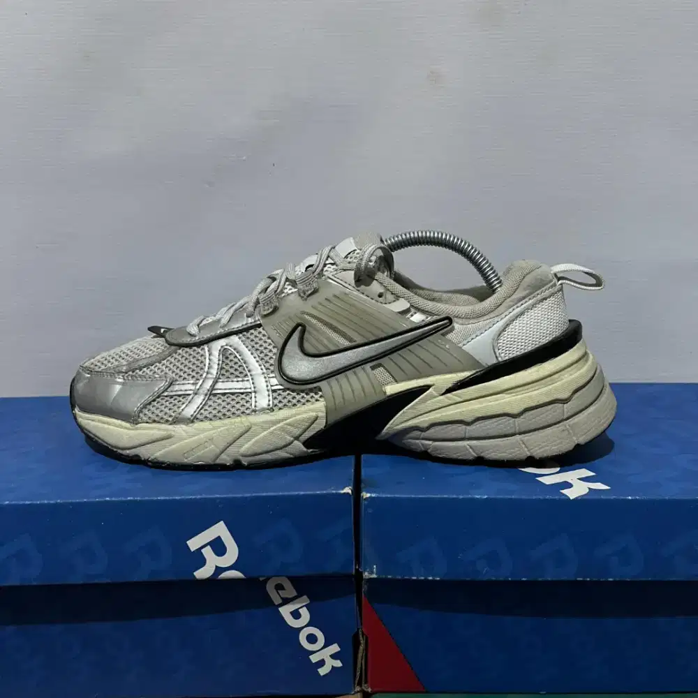 SEPATU NIKE V2K RUN SHOES ORIGINAL