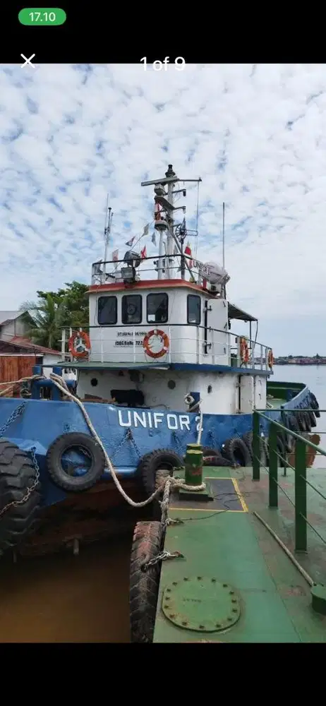 Tug boat twin engine