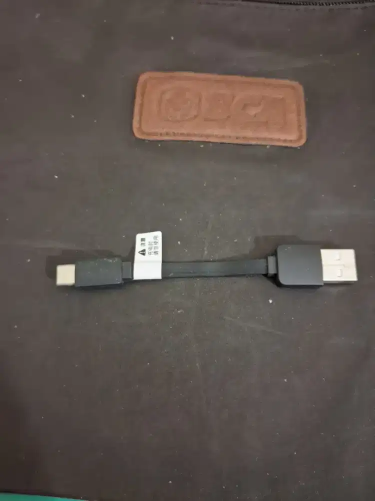 Tali charge usb tali 
Pendek warna hitam 
Limited edition 
Barang tera