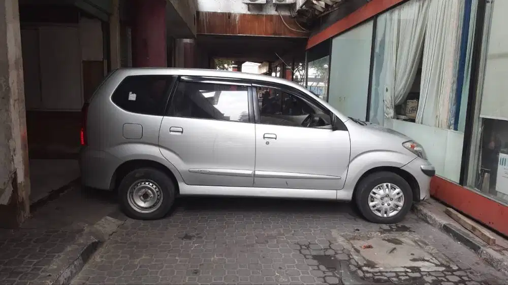 Dijual Xenia 2010