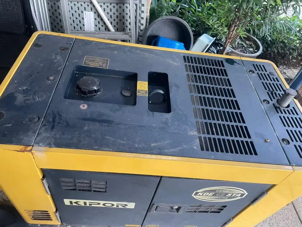 Genset silent bahan bakar solar