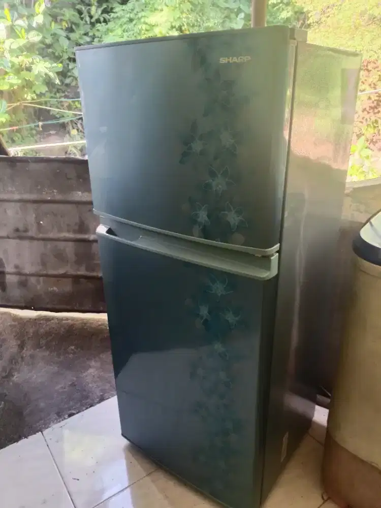 Kulkas 2 pintu merk sharp