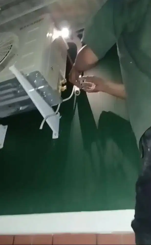 JASA INSTALASI / SERVICE AC BERGARANSI JABODETABEK