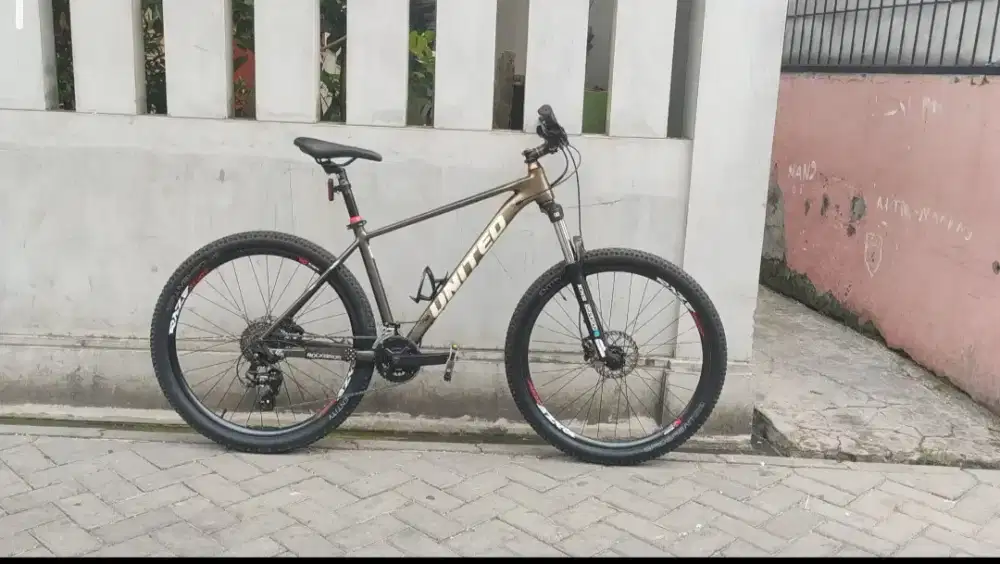 Sepeda gunung united Clovis 6.1