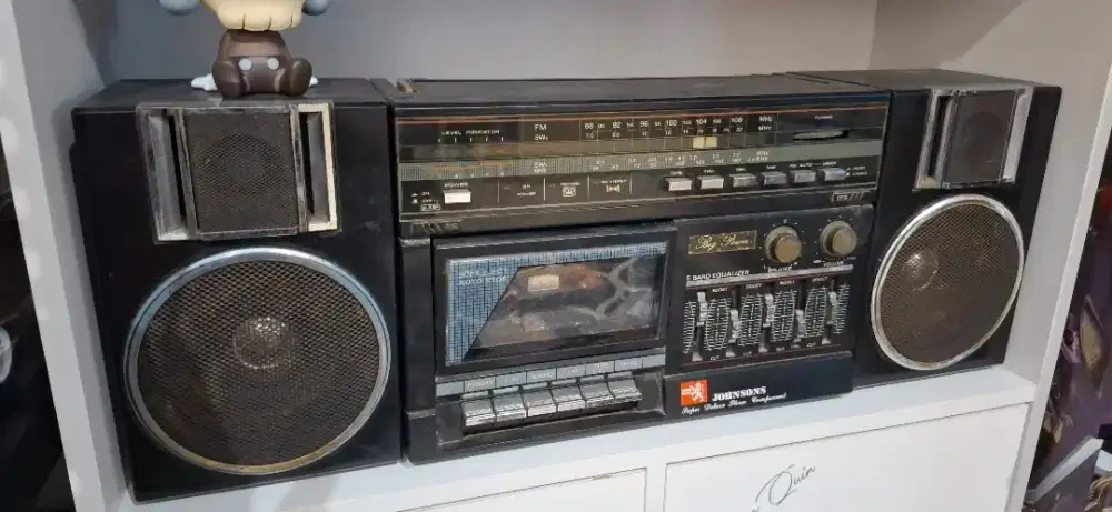Radio tape johnsons (off)