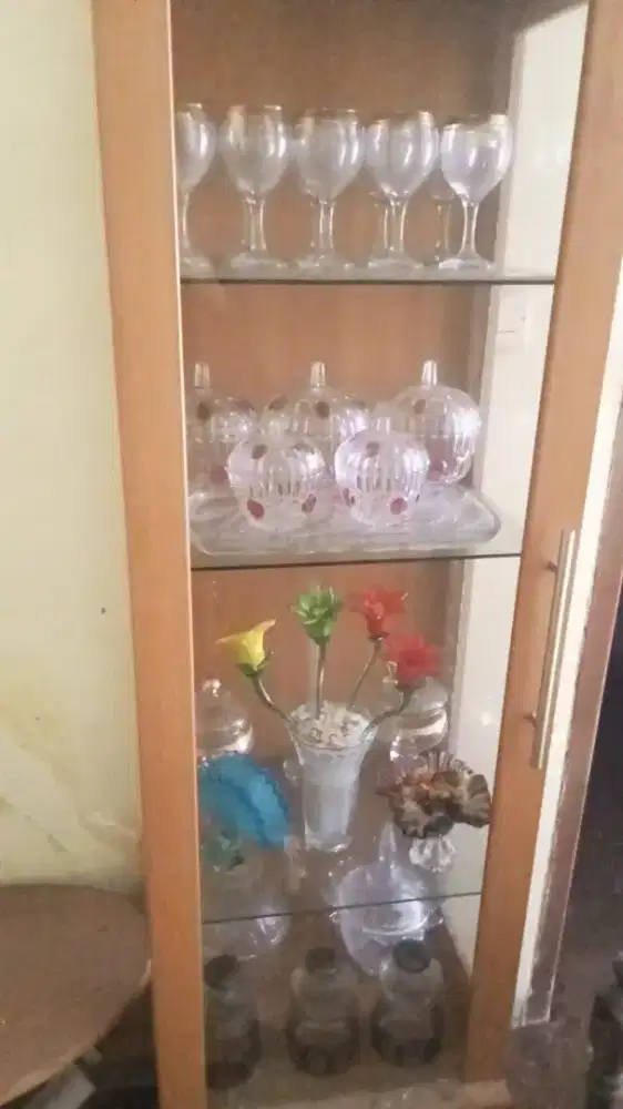 LEMARI PAJANGAN KACA OLYMPIC