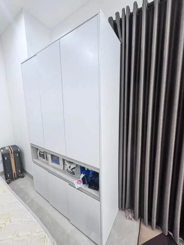 DIJUAL CEPAT: LEMARI PAKAIAN 3 PINTU