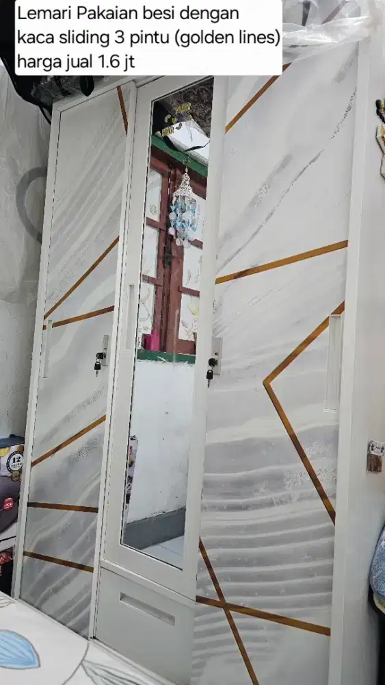Lemari besi kaca 3 pintu sliding
