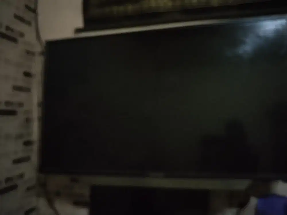 Tv smart 43inc semi rusak