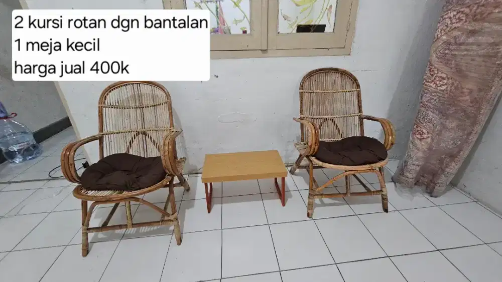 Kursi rotan dan bantalan duduk