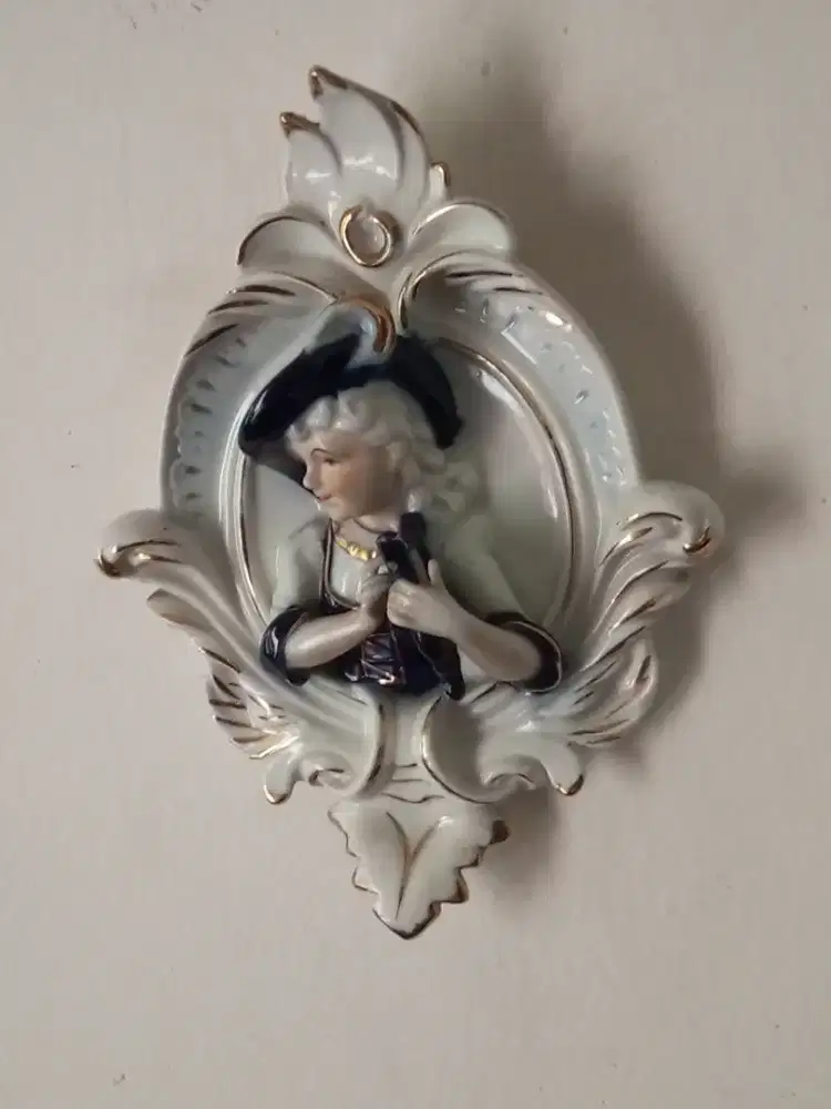Pajangan Dinding Dari Porcelain Dari Eropa