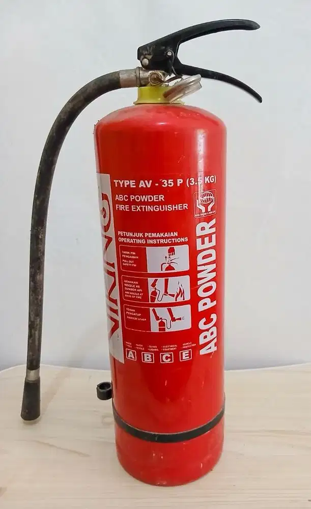 Tabung pemadam api