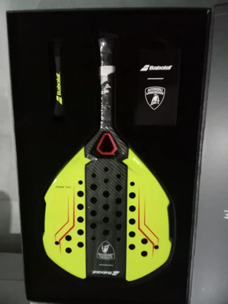 Jual raket padel Lamborghini 002 . Kondisi mulus bgt .