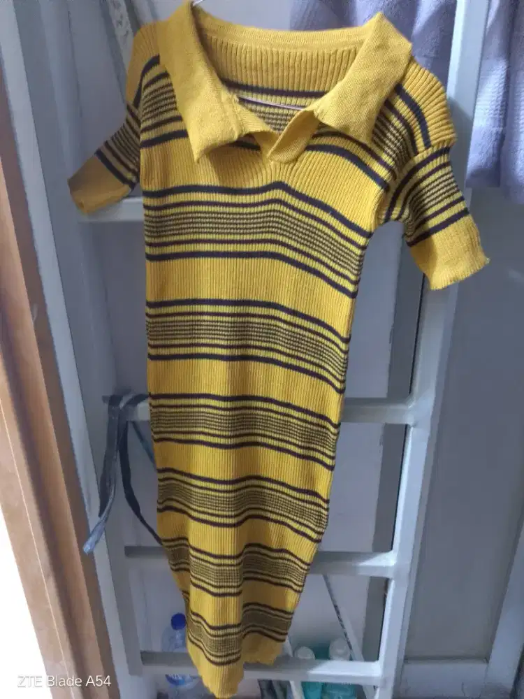 Dress selutut rajutan coklat berkerah preloved