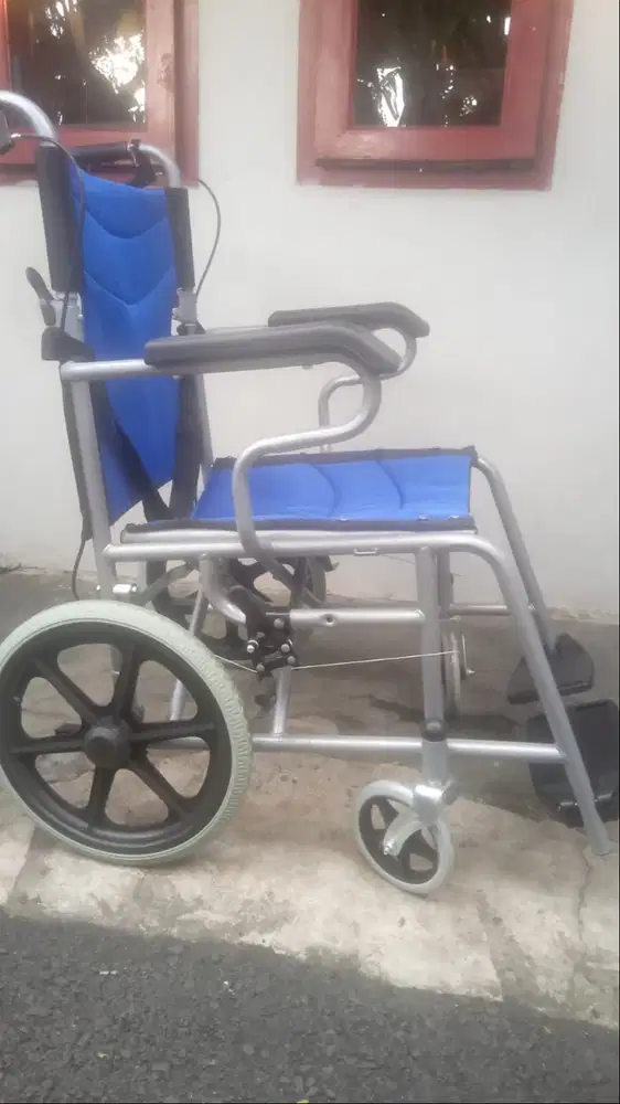 Kursi roda bekas