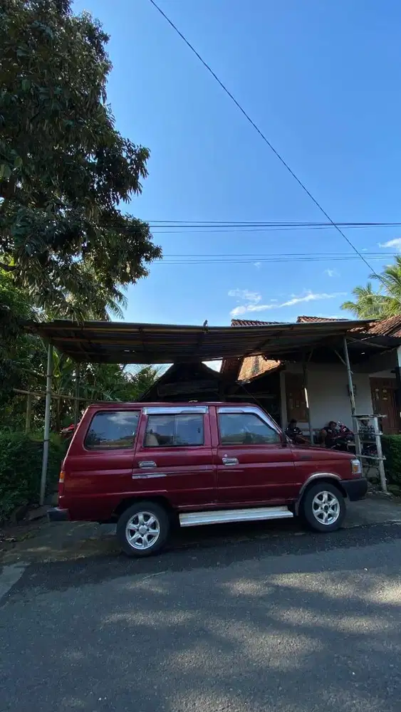 Toyota Kijang 1992 Merah