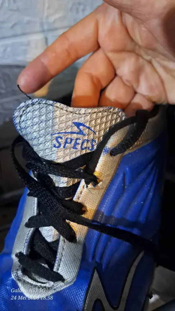 Yang ini merk specs uk 39