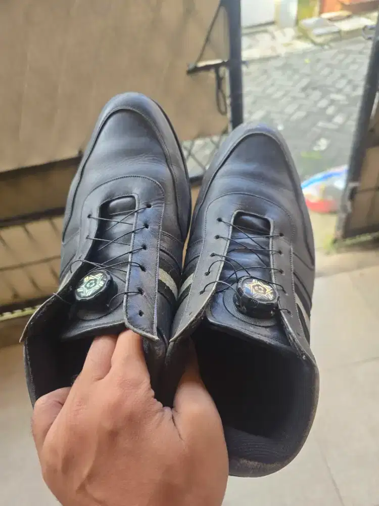 Sepatu pantofel pria model tali boa