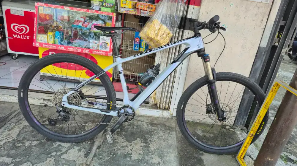 Sepeda gunung mtb polygon syncline c2 carbon, 27,5 size M.